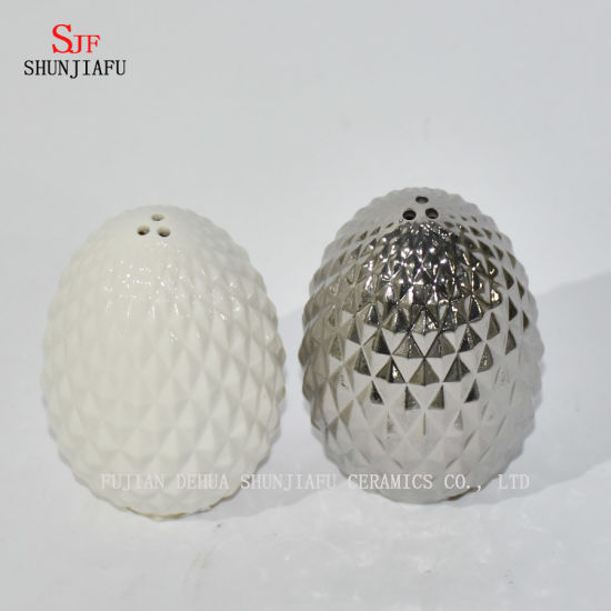 Egg Shape / Ceramic Salt and Pepper Shakers